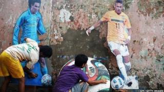 Indian kids create World Cup wall art