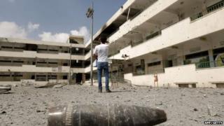 A shell lies on the ground at the heavily damaged Sobhi Abu Karsh school in Gaza City's al-Shejaea neighborhood on 5 August 2014