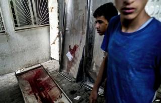 Blood-stained gurneys at a mortuary in Beit Lahiya (4 August 2014)