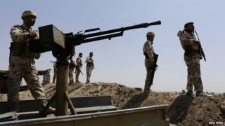 Kurdish Peshmerga forces stand guard at the Bakirta frontline near the town of Makhmur, south of Irbil - August 27, 2014