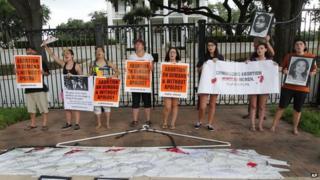 Abortion rights supporters take a stand outside the governor’s mansion 29 August 2014