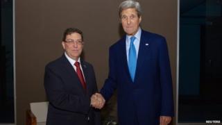 US Secretary of State John Kerry (R) shakes hands with Cuban Foreign Minister Bruno Rodriguez in Panama City