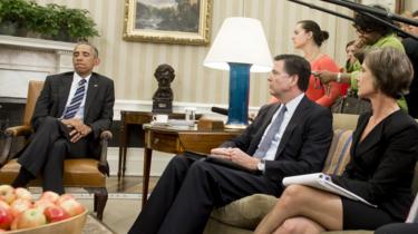 Sally Yates (derecha) en la oficina oval con Barack Obama
