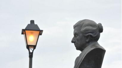 Busto de Cora Coralina em Goiás