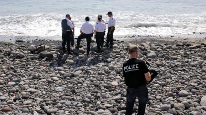 Police inspect object found on beach in Reunion. 2 Aug 2015