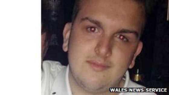 Swansea City fan Scott Bryant died watching Man Utd game on TV - BBC News - _72273310_scottbryantwalesnews