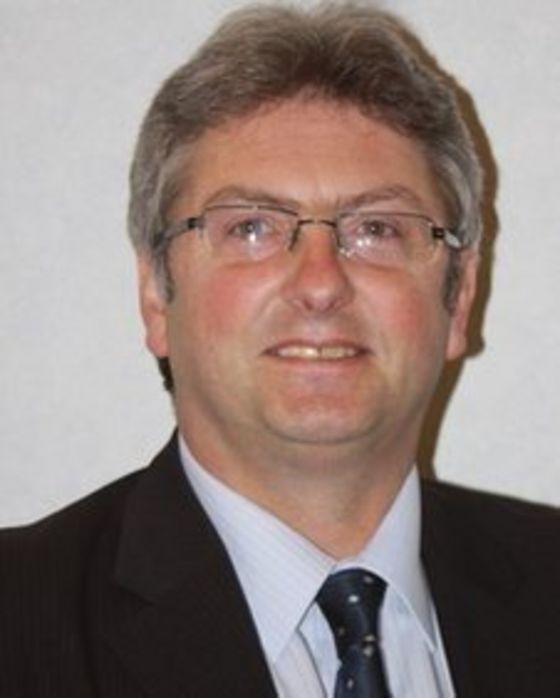 <b>John Shimmin</b> replaces Chris Robertshaw as Manx Policy and Reform Minister ... - _81044186_81044185