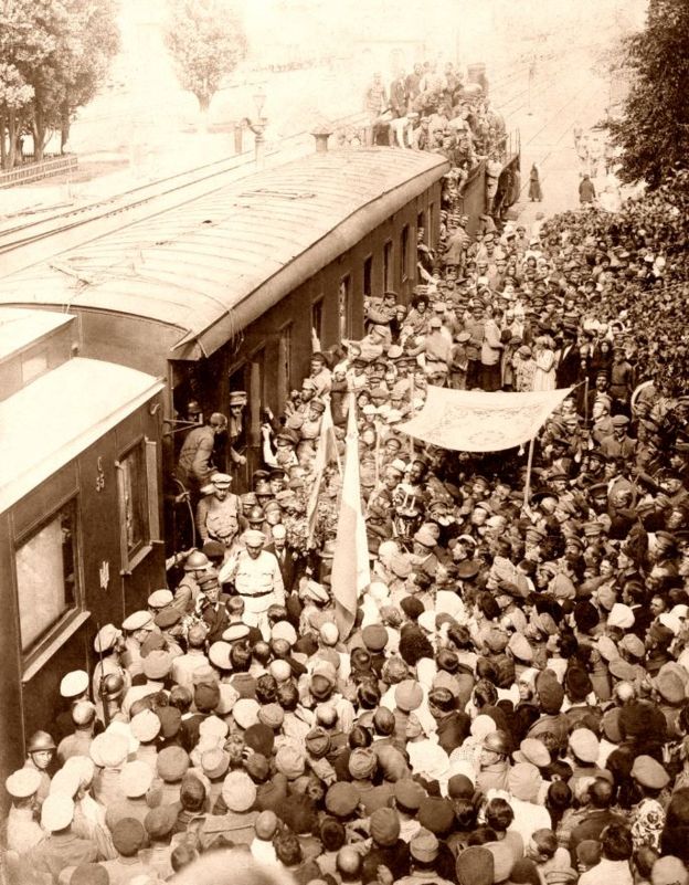 Зустріч Симона Петлюри на залізничному вокзалі у Фастові після того, як з міста витіснили більшовиків. 29 серпня 1919 р.