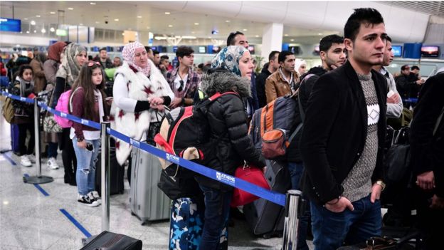 Refugiados sirios en el aeropuerto de Atenas, Grecia