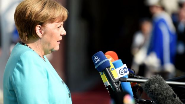 Angela Merkel Aİ-nin böhran yaşadığını deyib
