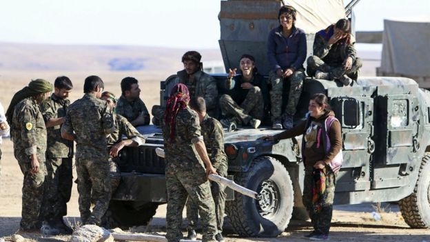 Fighters from the Democratic Forces of Syria gather after taking control of the town of al-Hawl in Hassakeh province, Syria (14 November 2015)