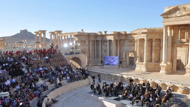 Russia's Mariinsky Theatre performs at the theatre of the ancient Syrian city of Palmyra (5 May 2016)