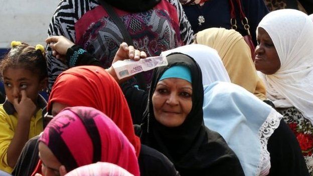التايمز: لأزمة الاقتصادية تزيد من متاعب الطبقة المتوسطة في مصر