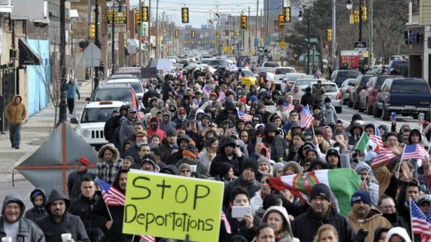 Cientos de personas marcharon en la ciudad de Detroit (Michigan) en apoyo a la iniciativa.