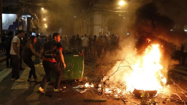 Demonstrators set fire to a barricade during a protest in front of the National Congress in Asuncion, Paraguay, 31 March 2017.