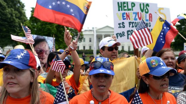 Manifestantes venezolanos frente a la Casa Blanca