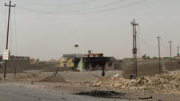 Damaged building in the Kukjali area, on Mosul's eastern outskirts (1 November 2016)