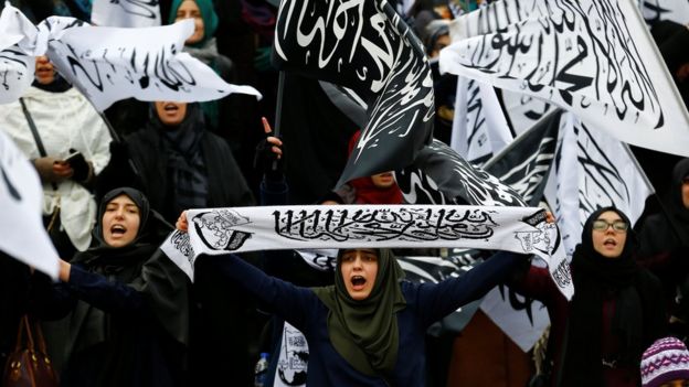 Manifestantes em Aleppo
