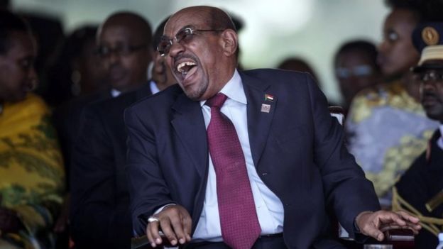 Sudan's President Omar al-Bashir at the swearing-in ceremony of Uganda's President Yoweri Museveni (12 May 2016)