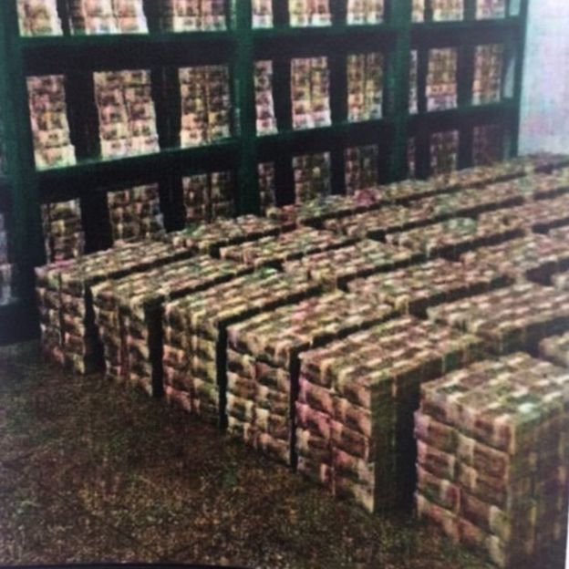 A photo tweeted by Venezuela's governing PSUV party seems to show stacks of 100-bolivar notes in a room
