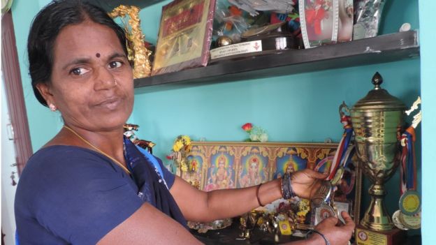 மாரியப்பனின் தாய் சரோஜா