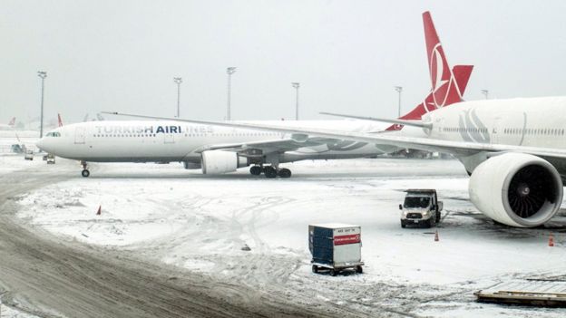عاصفة ثلجية تجبر "التركية" على الغاء المئات من رحلاتها