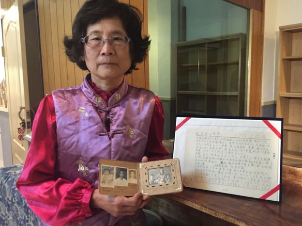 Picture of Huang Chun-lan with family letters and pictures