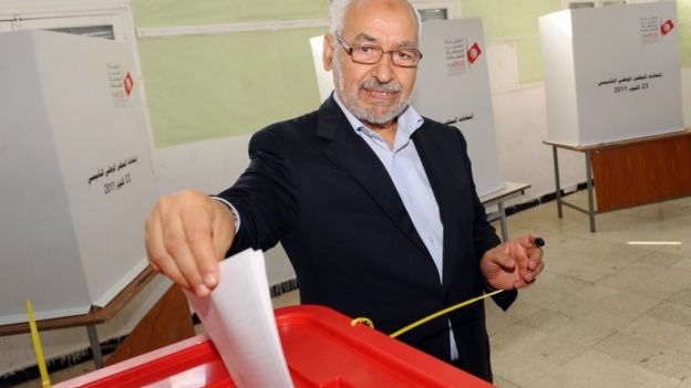 Islamist Ennahda party leader Rached Ghannouchi casts his vote on October 23, 2011 in Tunis.