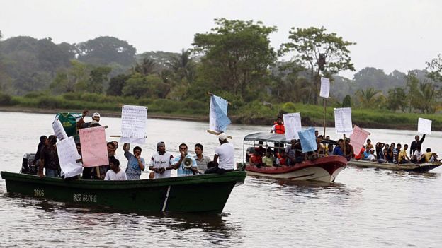 Nicaragüenses protestan contra Costa Rica por la disputa territorial en Isla Portillos.