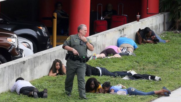 Personas se ponen a salvo tras el tiroteo