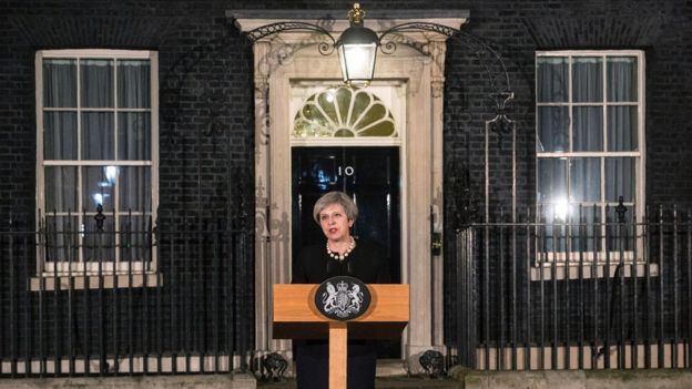 İngiltere Başbakanı Theresa May, güvenlik zirvesinin ardından Başbakanlık'ın önünde bir açıklama yaptı.