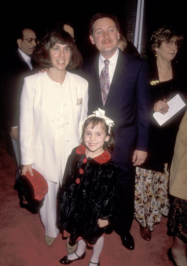 Mara Wilson con seus pais