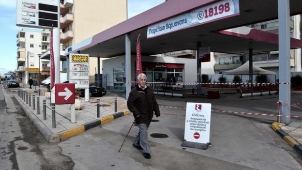 A man walks next to a petrol station where the unexploded bomb was found in Thessaloniki (08 February 2017)