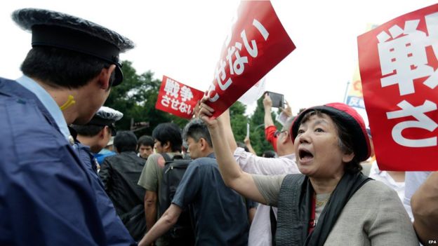 Demonstrator shouts slogans outside Japanese parliament, Tokyo (30 August)