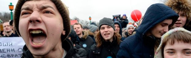 Crowd at anti-corruption rally in St Petersburg 26 march 2017