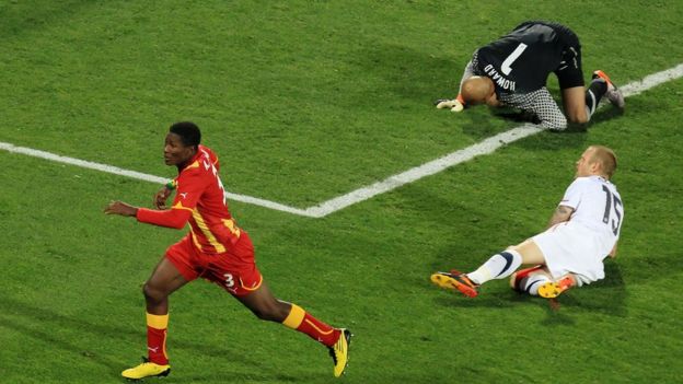 Ghana's striker Asamoah Gyan (L) scores against the USA during extra time of their 2010 World Cup round of 16 football match at Royal Bafokeng stadium in Rustenburg, South Africa, on June 26, 2010