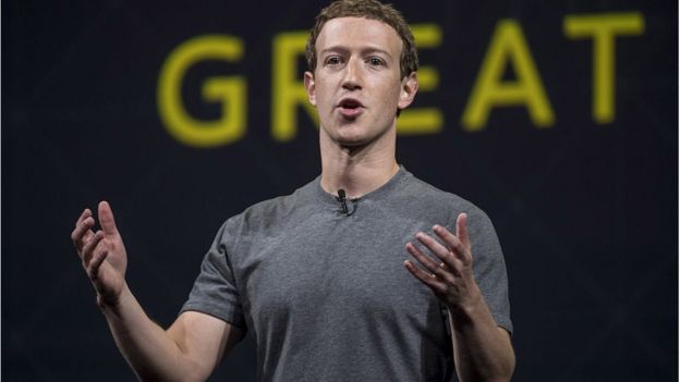 Mark Zuckerberg con camiseta gris