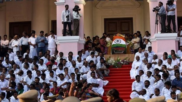 ஜெயலலிதாவுக்கு இறுதி மரியாதை