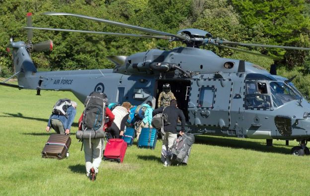 A handout photo taken and received on 15 November 2016, shows a New Zealand Defence Force helicopter evacuating some of 1,200 of tourists from Kaikoura stranded by a 7.8 earthquake that caused devastation on the east coast of the South Island..