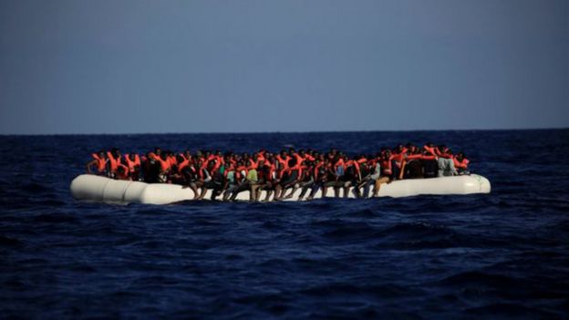 فقدان 100 مهاجر تقريبا في حادث غرق زورق قبالة الساحل الليبي