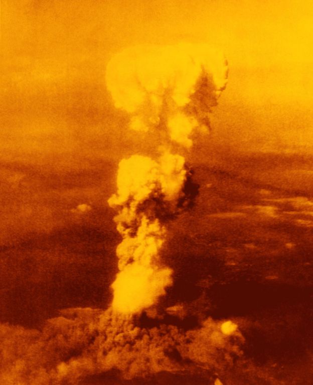 La bomba atómica hace explosión sobre Hiroshima en 1945