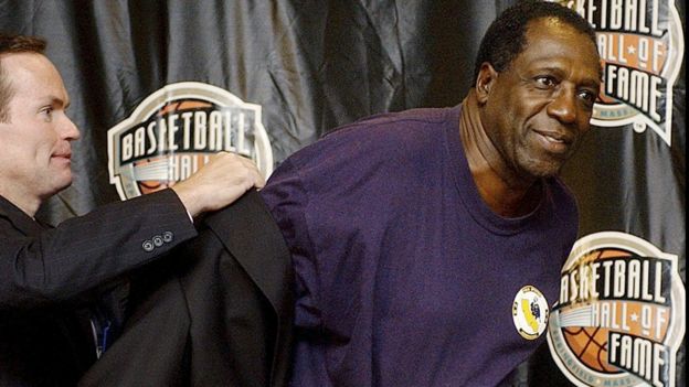 Meadowlark Lemon is inducted into the basketball hall of fame in 2003