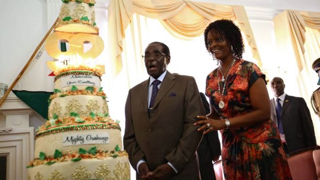 Zimbabwean President Robert Mugabe (L) with his wife Grace (R) cut a piece of cake during his birthday event at state house in Harare, Zimbabwe, 22 February 2016