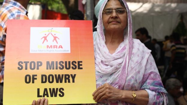 Protesta contra el mal uso de la ley antidote en India.