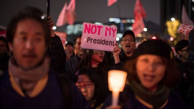 Waandamanaji wakipinga uongozi wa rais Park Geun Hye