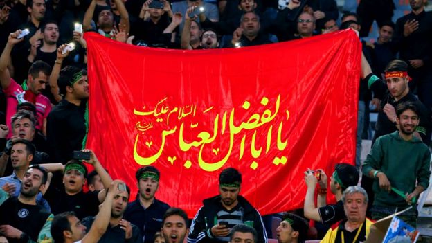 فيفا يعاقب الاتحاد الايراني لكرة القدم للهتافات الدينية التي اطلقها مشجعو المنتخب في طهران