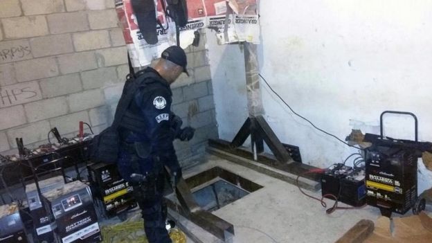 Photo of entrance to tunnel found by Mexican police from 22 October 2015