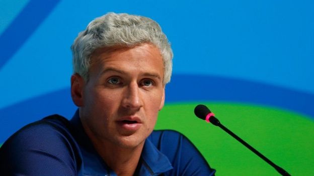 Lochte denunció haber sido víctima de un robo a mano armada.