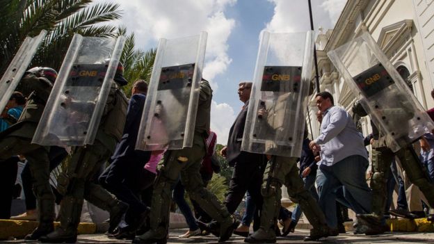 Guardia Nacional escolta a diputados