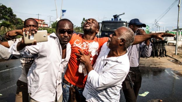 Wafuasi wa Bw Ping walikabiliana na polisi